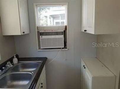 $890 | 317 East Tarpon Avenue, Unit 1, Tarpon Springs, FL 34689