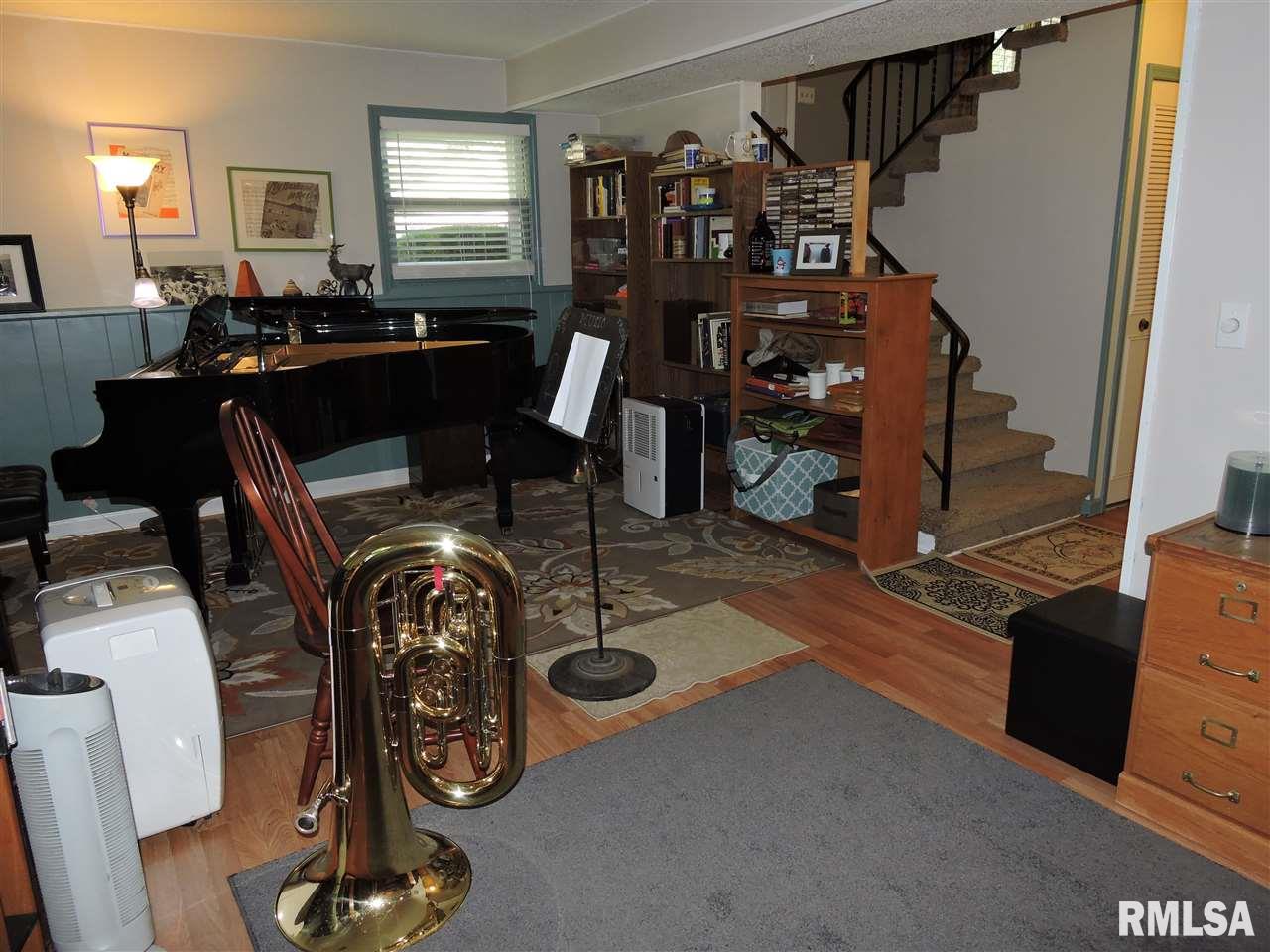 85 Richmond Road Macomb, IL 61455 - Photo 11 of 20 Gallery Image 11