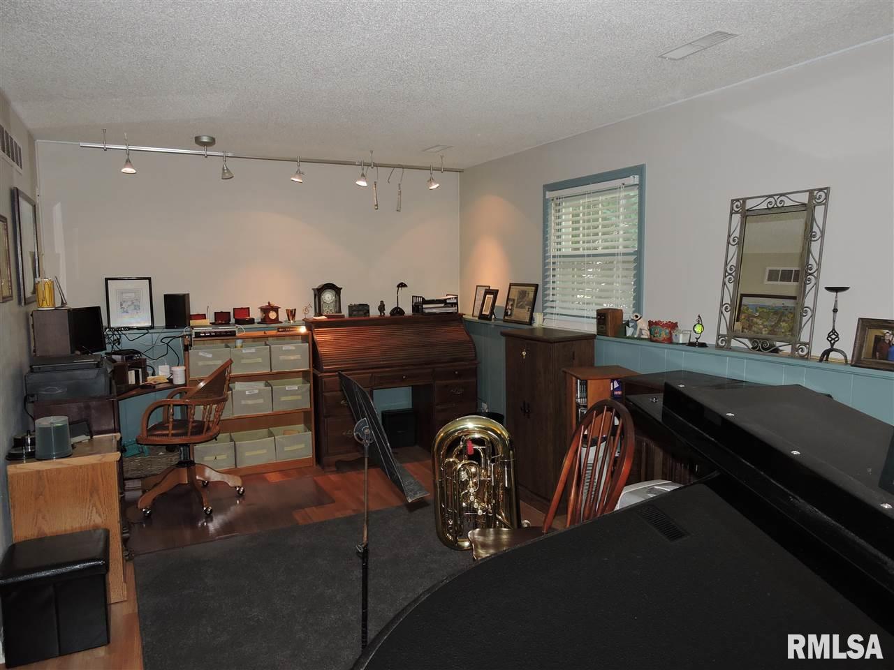 85 Richmond Road Macomb, IL 61455 - Photo 9 of 20 Gallery Image 9