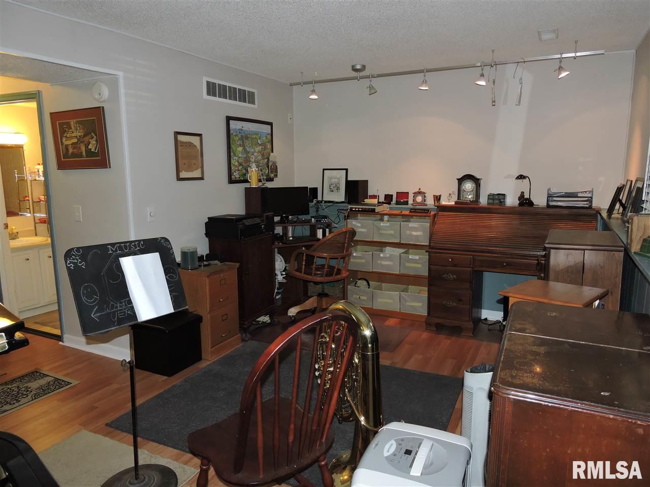 85 Richmond Road Macomb, IL 61455 - Photo 10 of 20 Gallery Image 10
