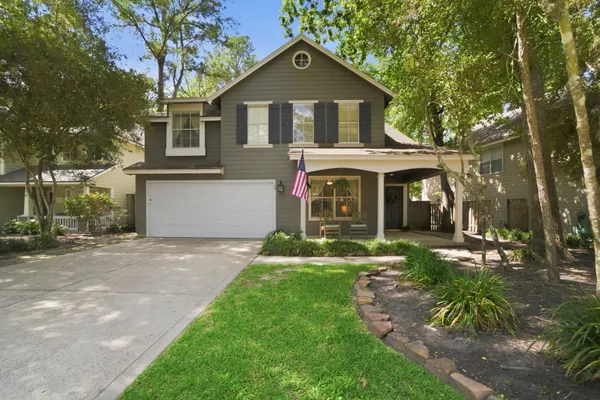$560,000 | 19 East New Avery Place, The Woodlands, TX 77382
