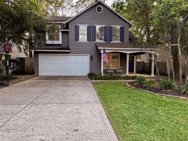 $560,000 | 19 East New Avery Place, The Woodlands, TX 77382