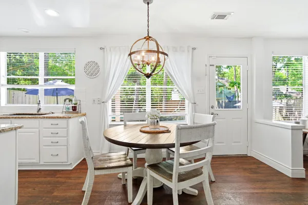 $560,000 | 19 East New Avery Place, The Woodlands, TX 77382