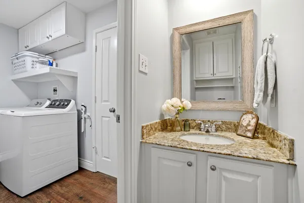 $560,000 | 19 East New Avery Place, The Woodlands, TX 77382