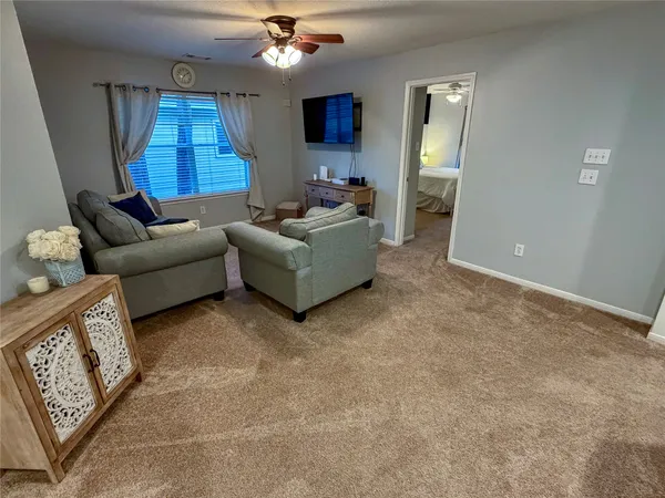 $560,000 | 19 East New Avery Place, The Woodlands, TX 77382