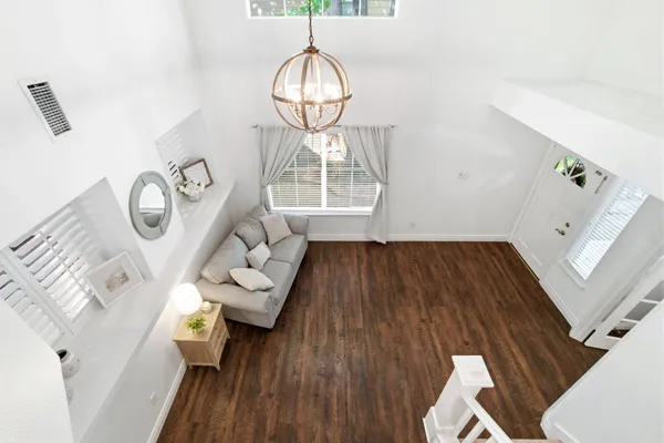 $560,000 | 19 East New Avery Place, The Woodlands, TX 77382