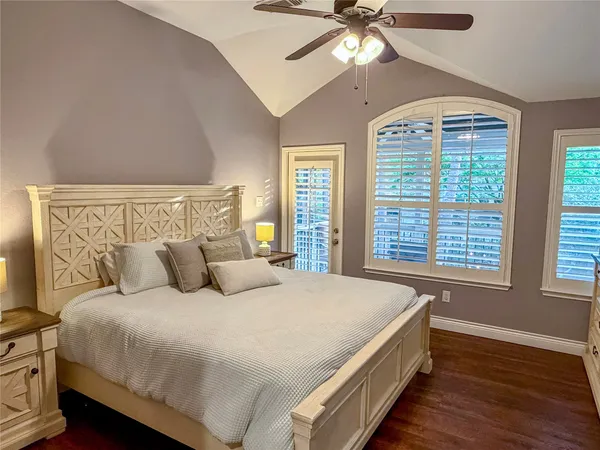 $560,000 | 19 East New Avery Place, The Woodlands, TX 77382