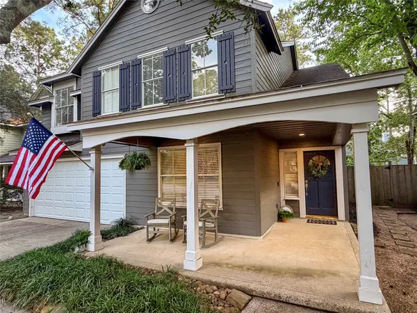 $560,000 | 19 East New Avery Place, The Woodlands, TX 77382