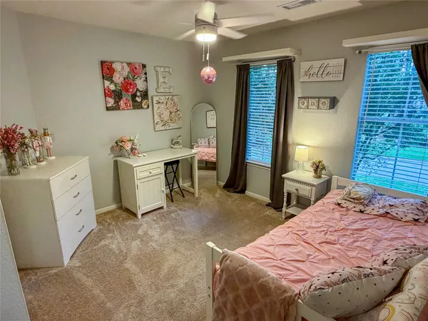 $560,000 | 19 East New Avery Place, The Woodlands, TX 77382