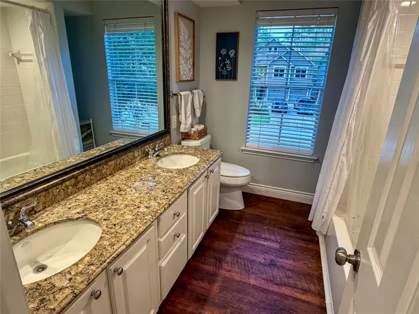 $560,000 | 19 East New Avery Place, The Woodlands, TX 77382