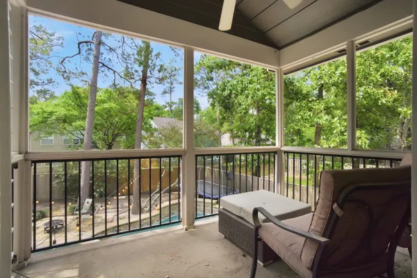 $560,000 | 19 East New Avery Place, The Woodlands, TX 77382