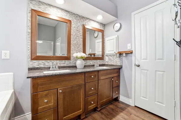 $560,000 | 19 East New Avery Place, The Woodlands, TX 77382