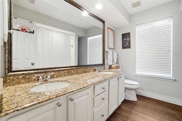 $560,000 | 19 East New Avery Place, The Woodlands, TX 77382