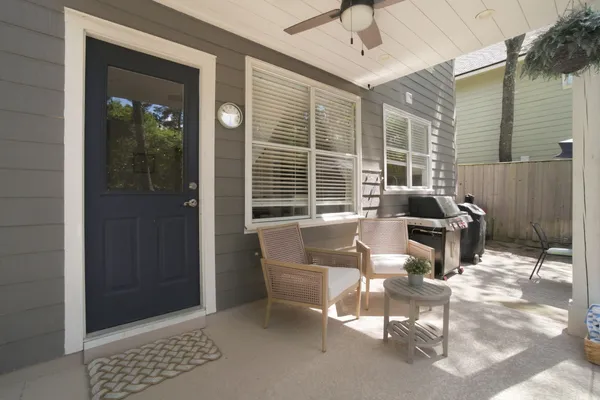 $560,000 | 19 East New Avery Place, The Woodlands, TX 77382