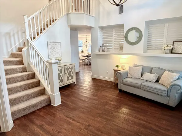 $560,000 | 19 East New Avery Place, The Woodlands, TX 77382