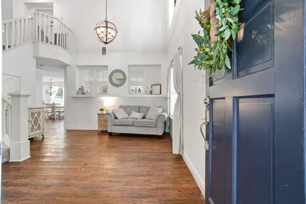 $560,000 | 19 East New Avery Place, The Woodlands, TX 77382