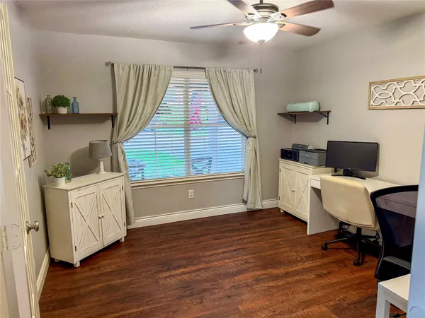 $560,000 | 19 East New Avery Place, The Woodlands, TX 77382