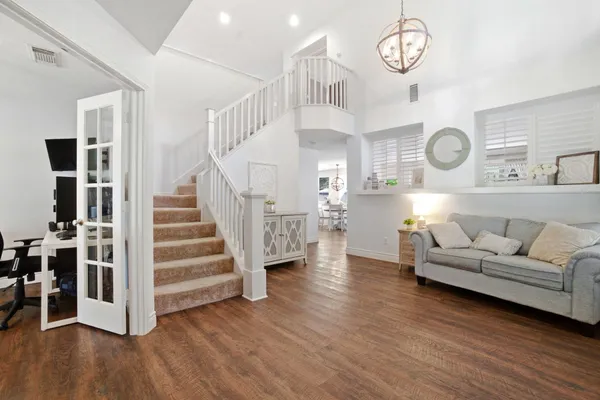 $560,000 | 19 East New Avery Place, The Woodlands, TX 77382
