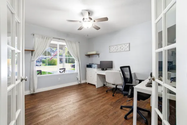 $560,000 | 19 East New Avery Place, The Woodlands, TX 77382