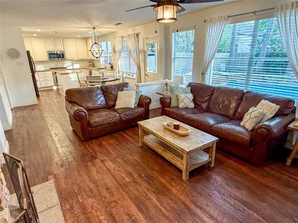 $560,000 | 19 East New Avery Place, The Woodlands, TX 77382