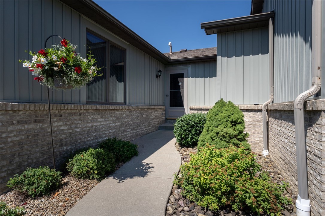 1124 Shadow Ridge Drive Niles, OH 44446 - Photo 2 of 26 Gallery Image 2