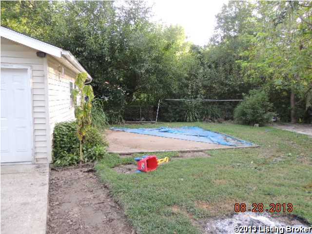 714 Shaffer Road Fairdale, KY 40118 - Photo 12 of 14 Back Yard