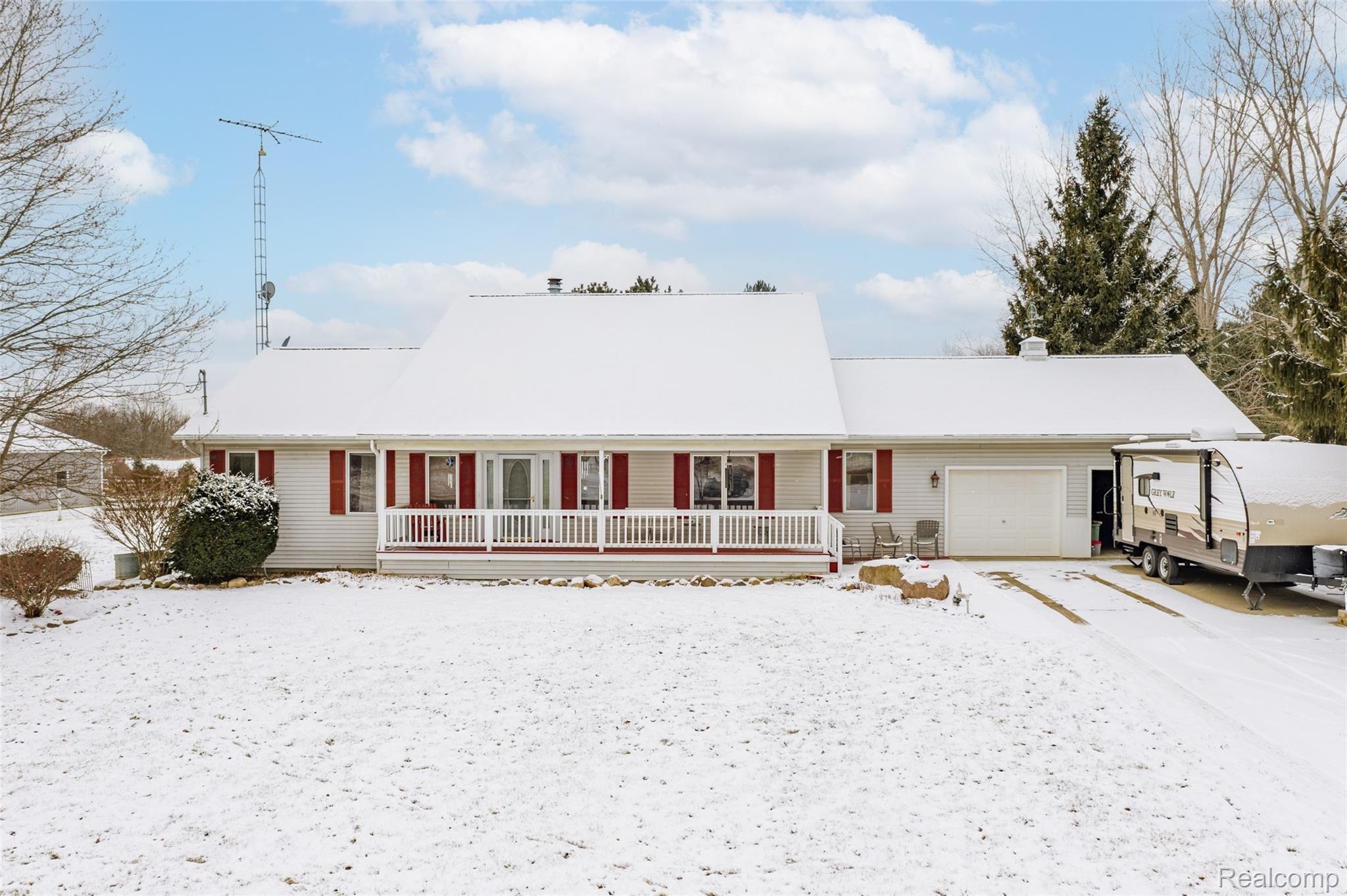 4489 North Oak Road Davison, MI 48423 - Photo 2 of 42 4489 N Oak Rd-2.jpg