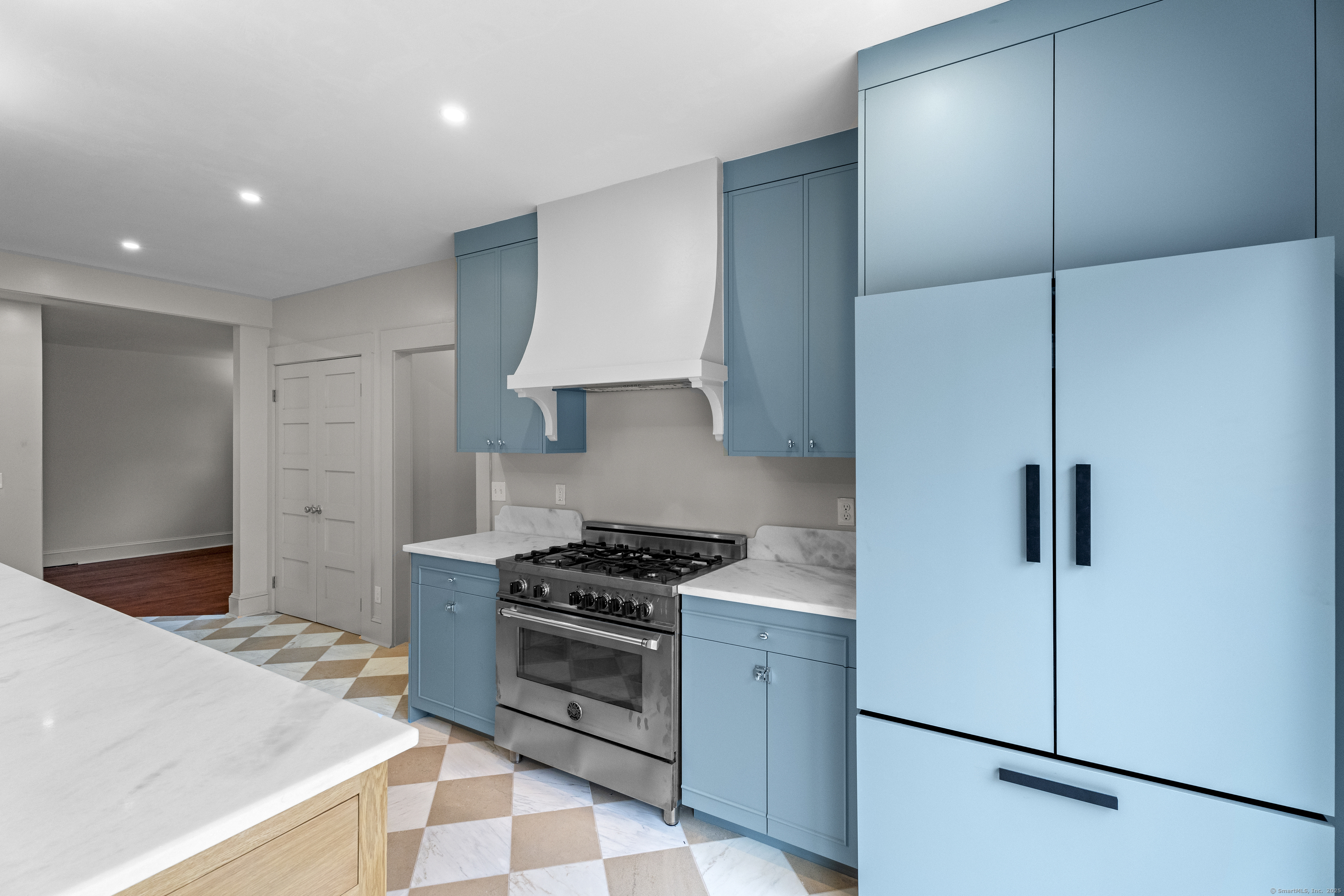 119 Westwood Road New Haven, CT 06515 - Photo 14 of 40 a kitchen with a stove a refrigerator and a sink