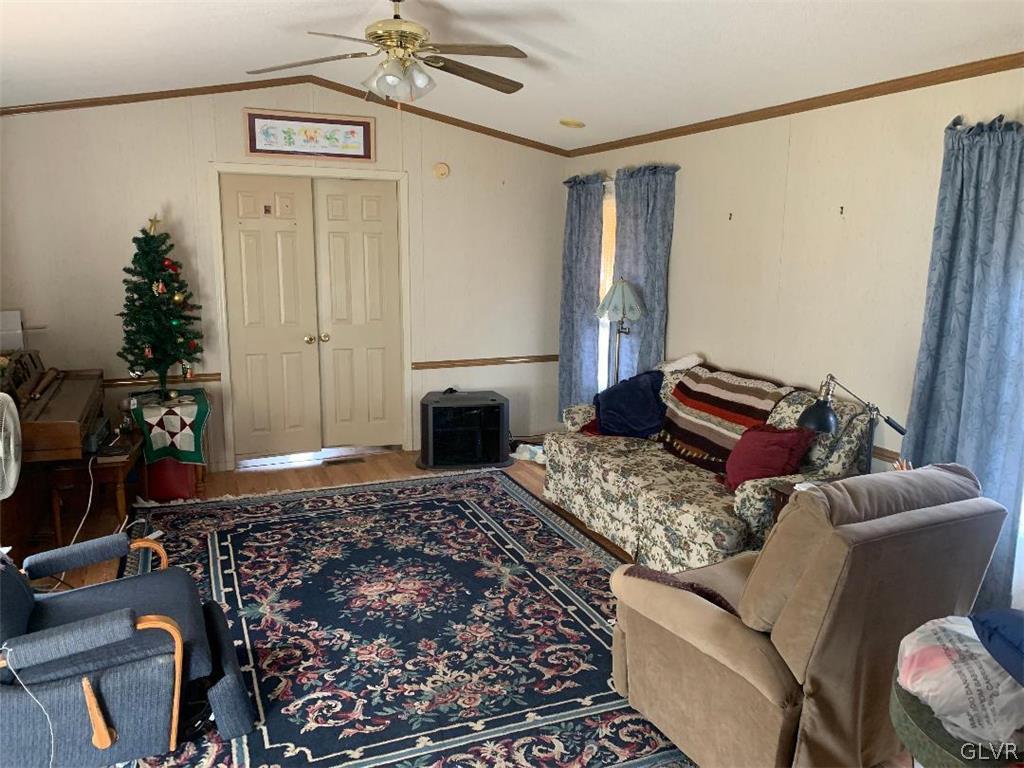 202 Molly Pitcher Road Mount Bethel, PA 18343 - Photo 2 of 13 Gallery Image 2