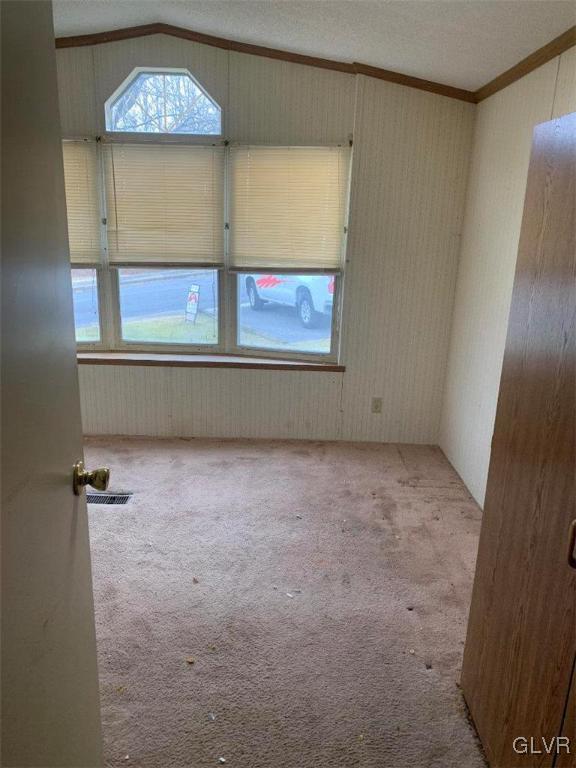 202 Molly Pitcher Road Mount Bethel, PA 18343 - Photo 3 of 13 Gallery Image 3