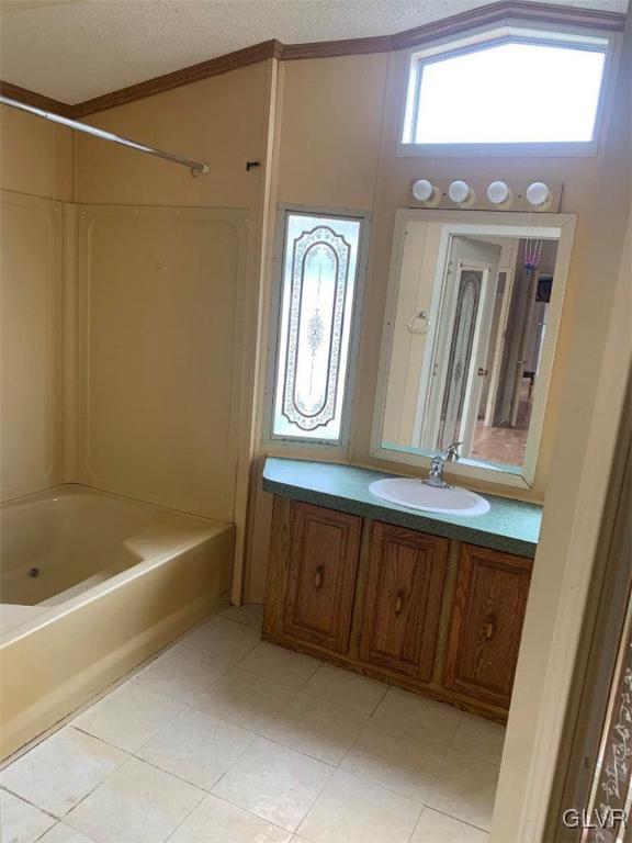 202 Molly Pitcher Road Mount Bethel, PA 18343 - Photo 8 of 13 Gallery Image 8