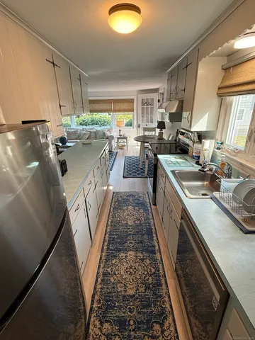 $1,700 | 2 Reed Avenue, Waterford, CT 06385