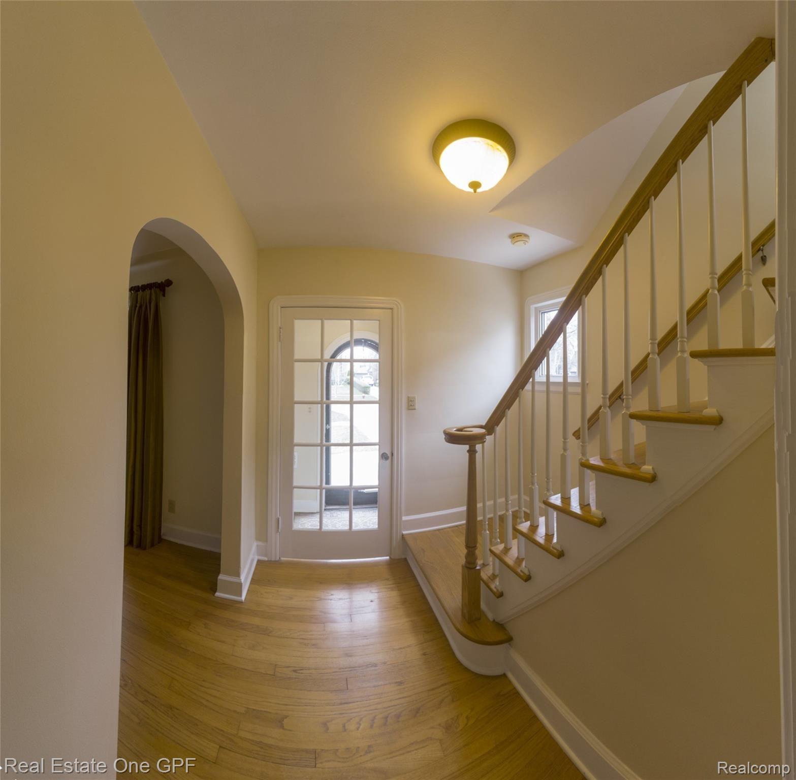 1210 Yorkshire Road Grosse Pointe, MI 48230 - Photo 2 of 37 Front entrance hall.