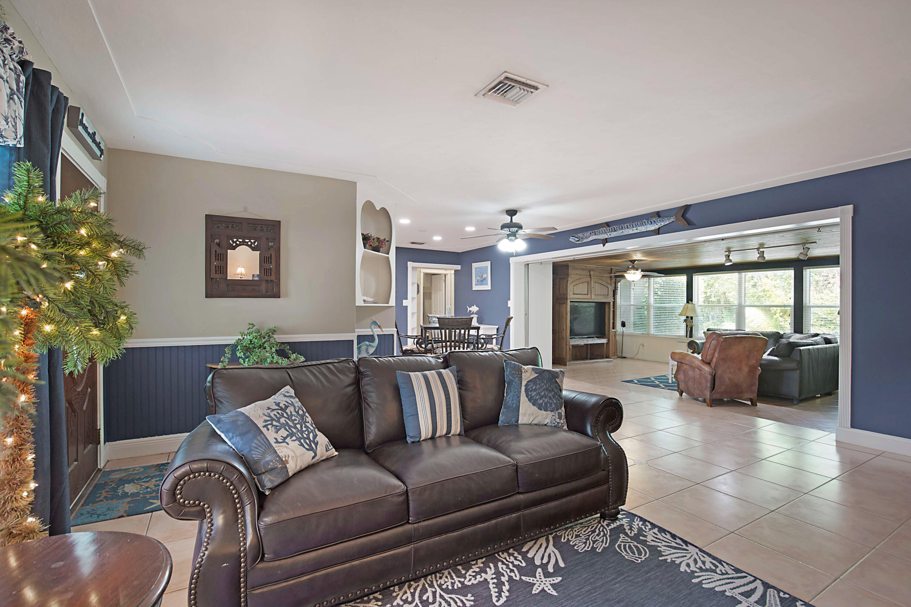 233 West Riverside Drive Jupiter, FL 33469 - Photo 5 of 38 233 W Riverside Drive-4