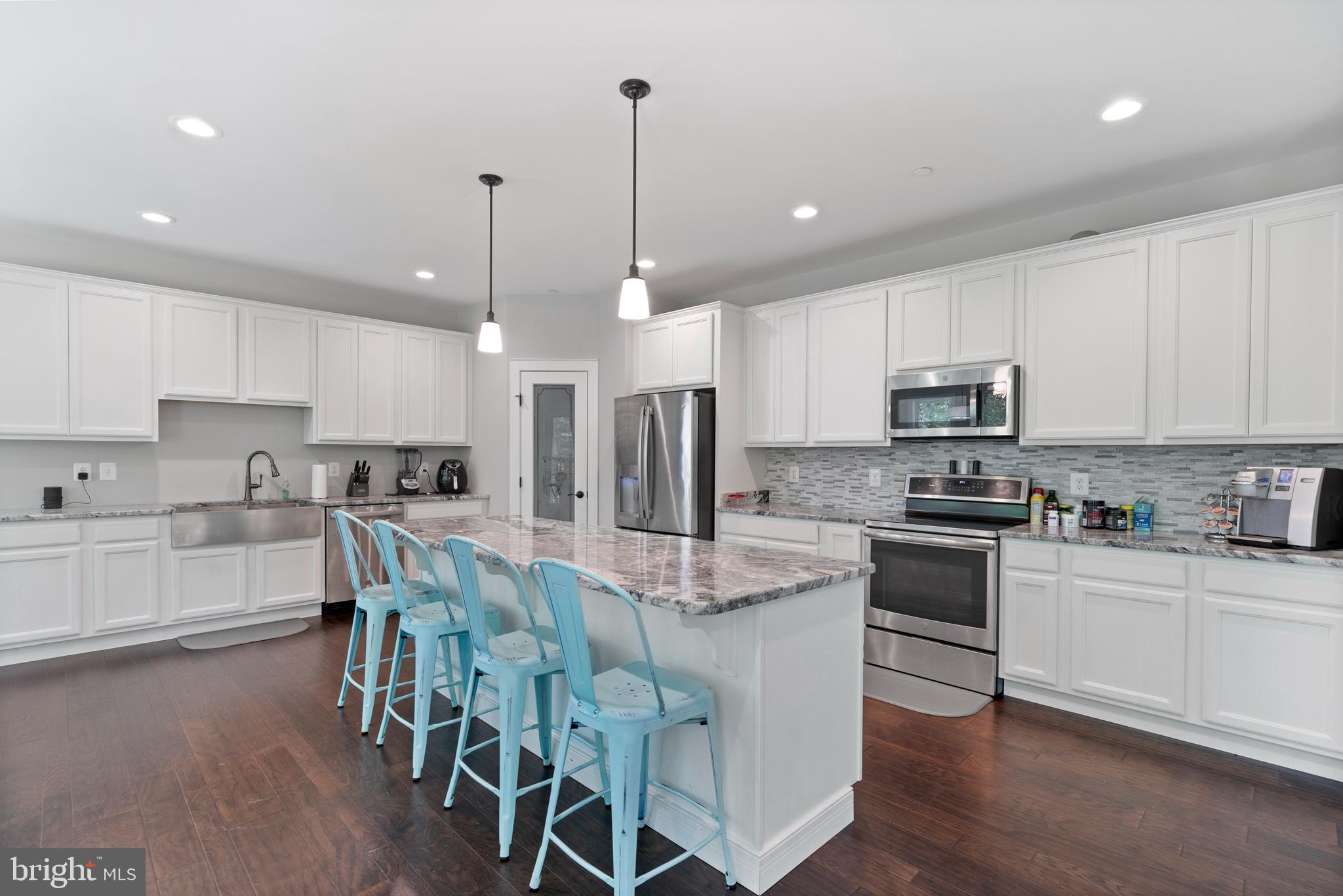 9412 Stonestreet Road La Plata, MD 20646 - Photo 11 of 53 Kitchen w/ granite