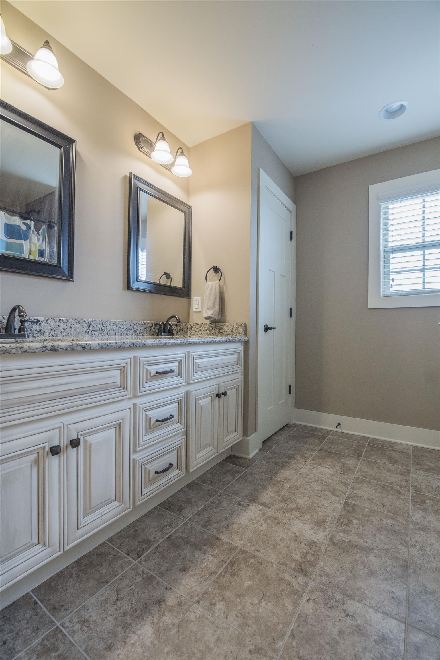 8160 Mona Road Murfreesboro, TN 37129 - Photo 23 of 29 Upstairs bathroom