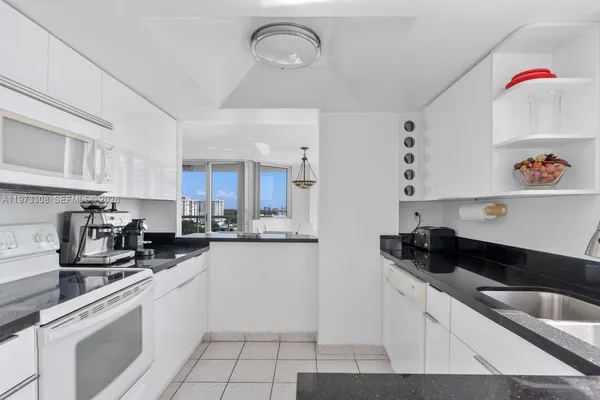 $5,300 | 3411 Indian Creek Drive, Unit LPH1401, Miami Beach, FL 33140