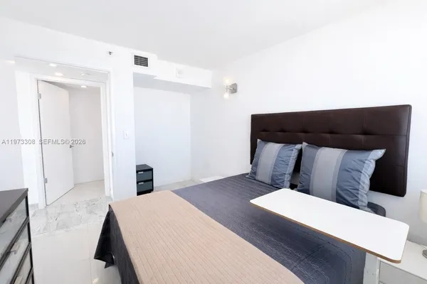 $5,300 | 3411 Indian Creek Drive, Unit LPH1401, Miami Beach, FL 33140