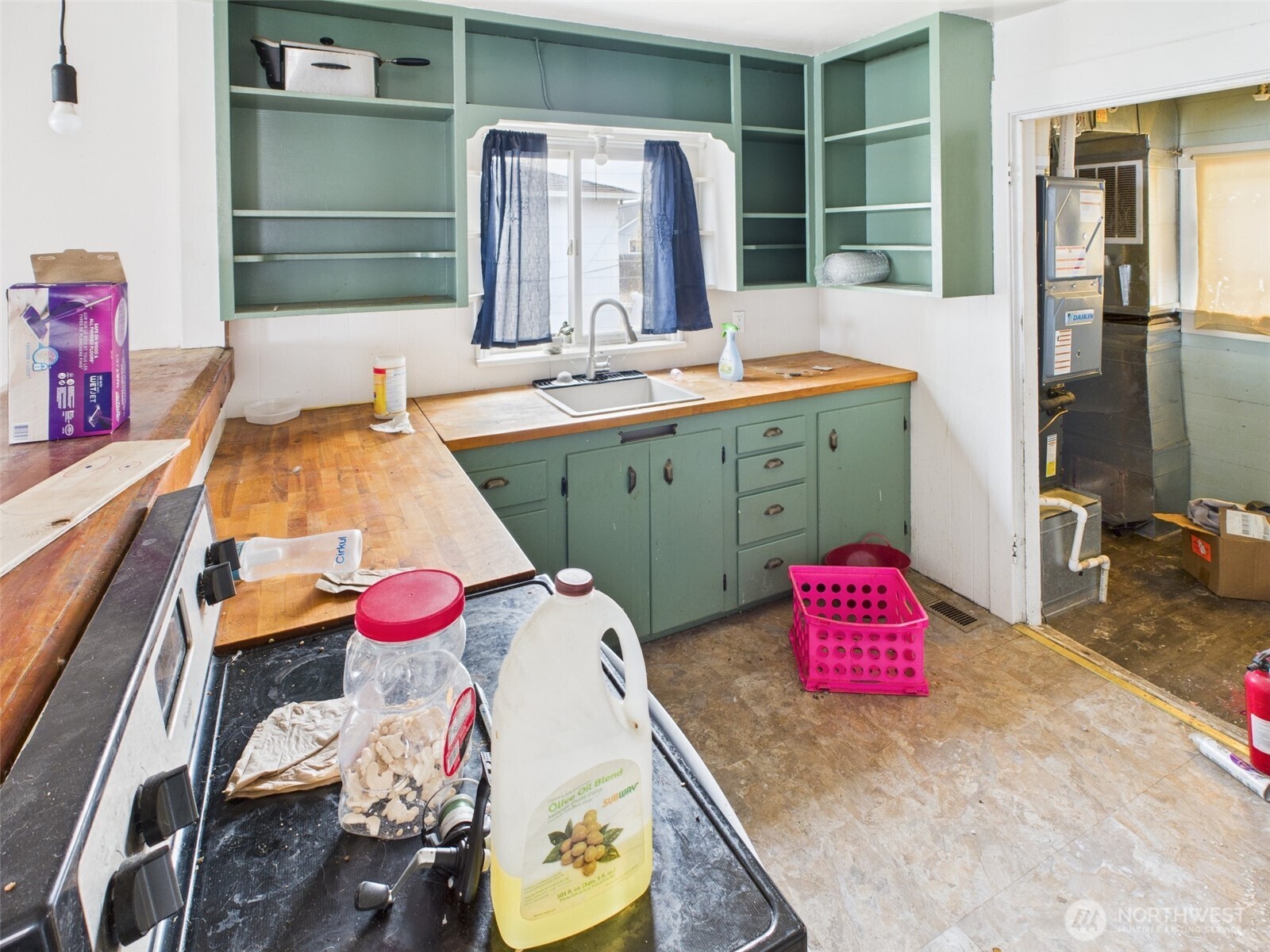 205 East Broadway Avenue Ritzville, WA 99169 - Photo 6 of 14 a bathroom with a sink mirror and tub
