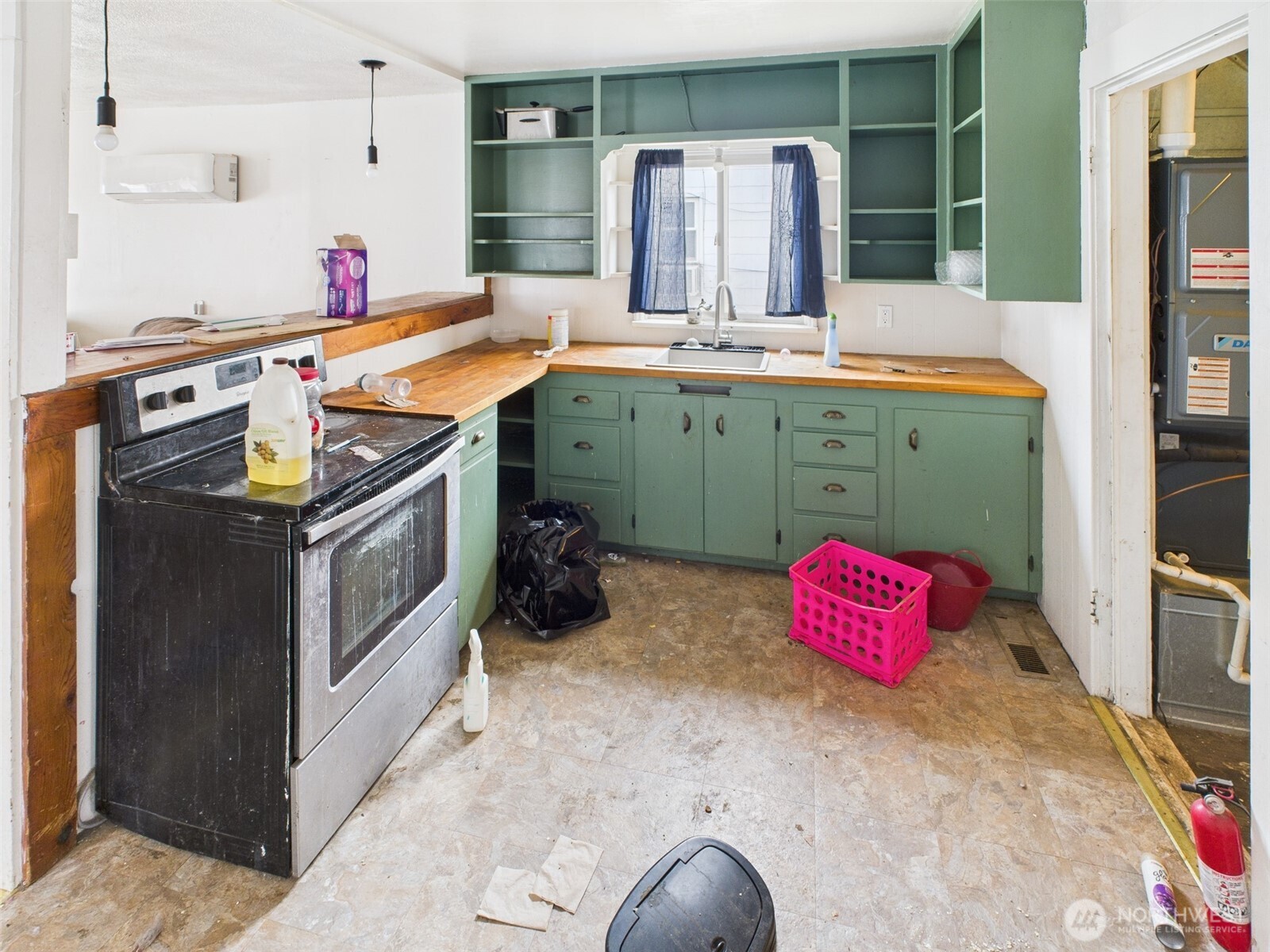 205 East Broadway Avenue Ritzville, WA 99169 - Photo 9 of 14 a kitchen with a sink stove and cabinets