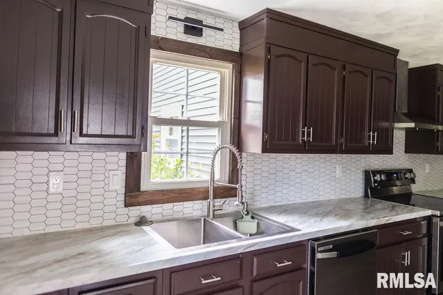 $169,000 | 614 East 8th Street, St. David, IL 61563