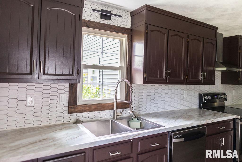 614 East 8th Street St. David, IL 61563 - Photo 11 of 52