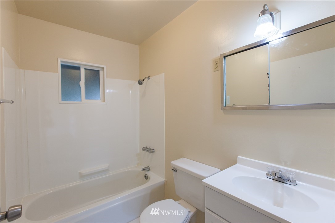 16517 108th Avenue Southeast Renton, WA 98055 - Photo 17 of 25 Gallery Image 17