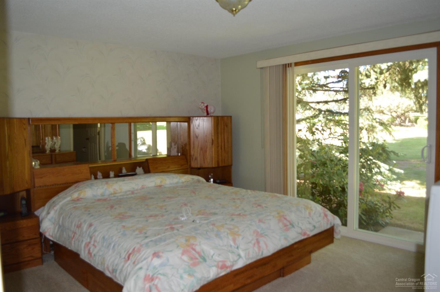 61835 Dobbin Road Bend, OR 97702 - Photo 9 of 23 Additional Photo