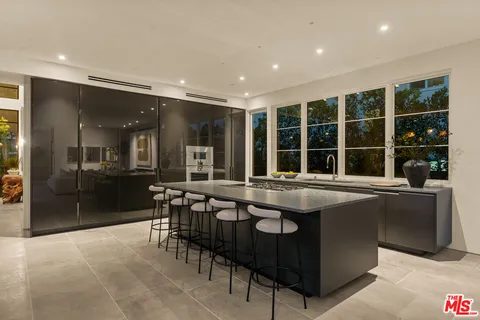 $4,650,000 | 8708 Dorrington Avenue, West Hollywood, CA 90048