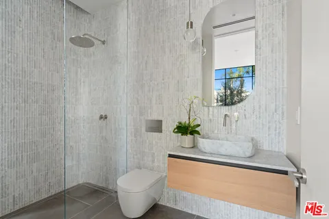 $4,650,000 | 8708 Dorrington Avenue, West Hollywood, CA 90048