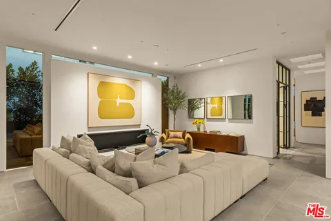 $4,650,000 | 8708 Dorrington Avenue, West Hollywood, CA 90048