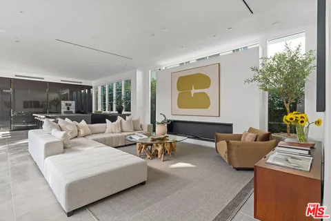 $4,650,000 | 8708 Dorrington Avenue, West Hollywood, CA 90048