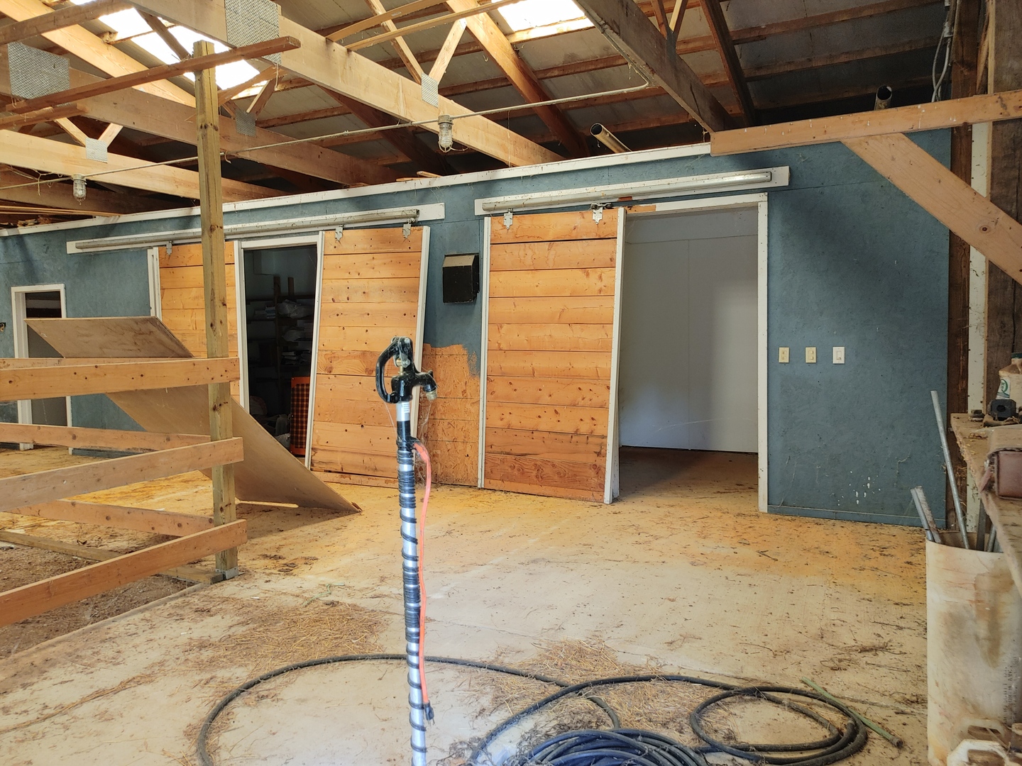 16814 Green Road Harvard, IL 60033 - Photo 15 of 18 a view of a indoor garage