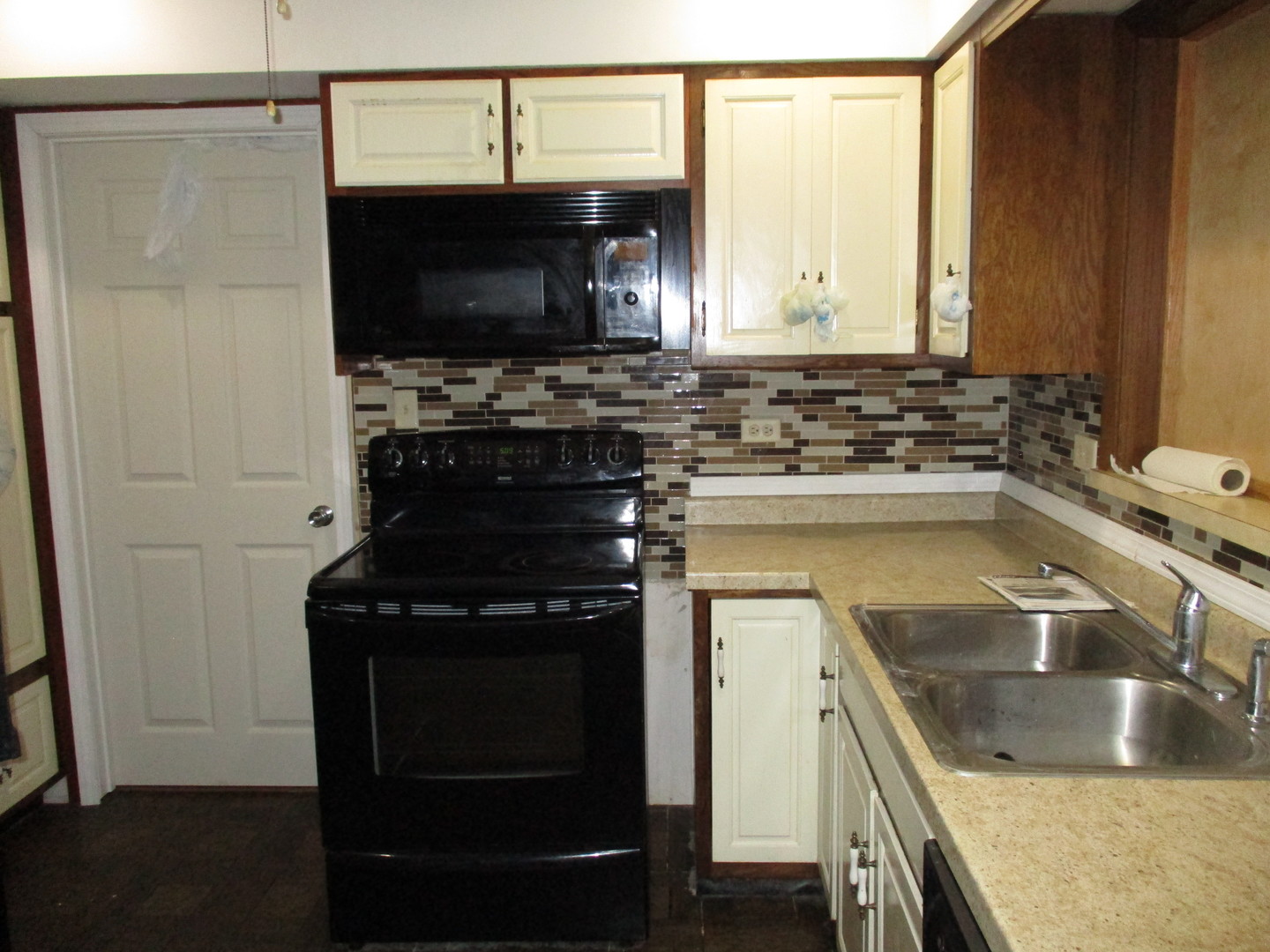 16814 Green Road Harvard, IL 60033 - Photo 7 of 18 a kitchen with a stove and a sink